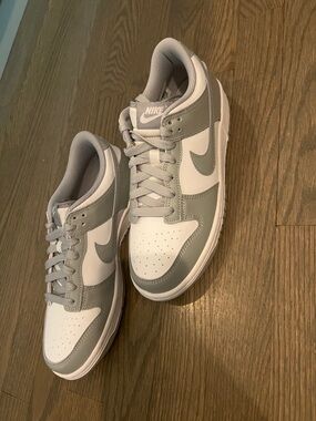 Nike Men’s Low-Top Sneakers in White and Light Gray